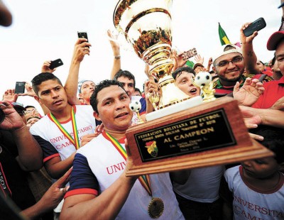 Capitan-Luis-Ribeiro-sostiene-Nacional_LRZIMA20140503_0096_4