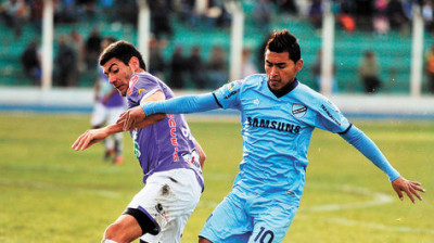 Cardozo-pelota-celeste-pesadilla-lilas_LRZIMA20130825_0033_3