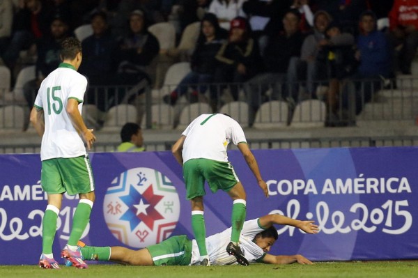 Carlos-Saucedo-celebracion-Chile-Bolivia_LNCIMA20141015_0066_28