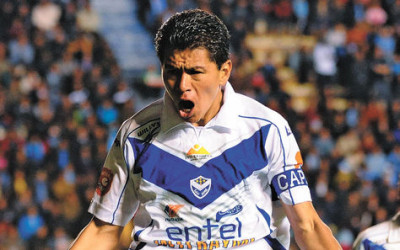 Carlos-Saucedo-celebrando-gol_LRZIMA20130510_0008_11