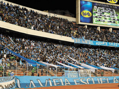 Cerca-delantero-ponerle-carrera-futbolistica_LRZIMA20131002_0006_11