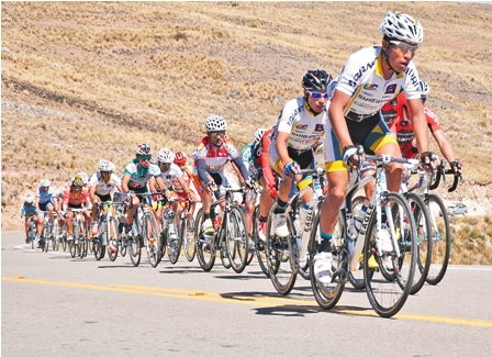 LA PAZ-10-11-12- Se cumpliÔø? la novena y penÔø?ltima etapa de la Vuelta a Bolivia de ciclismo con dos semietapas Obrajes-San Pablo de Tiquina y San Pablo Tiquina- Copacabana en la cual los ganadores fueron el argentino Daniel Diaz y el boliviano Oscar Soliz, respectivamente.