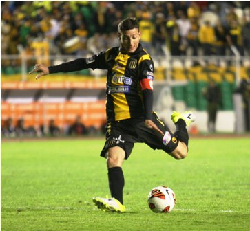 LA PAZ-04-04-13- The Strongest venció a Sao Paulo por dos tantos contra uno en el Estadio Hernando Siles por la Copa Libertadores 2013.