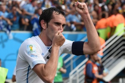 El-uruguayo-Godin-celebra-el-g_54410267585_54028874188_960_639