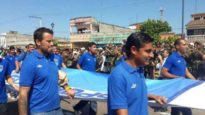 Fabbaini-desfile-Bolivia-Twitter_OLEIMA20140808_0076_14