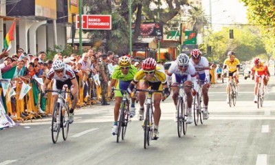 COCHABAMBA-09-11-11- La Sexta Etapa de la IV Vuelta, cuarta valida para la UCI, corrida entre Corani- Punata- Cochabamba, fue ganada por el colombiano Cristhian Talero del EBSA de Colombia, segundo paso el boliviano Horacio Gallardo de Glass Casa Real, lo que lo convierte en el lider de la General Individual.