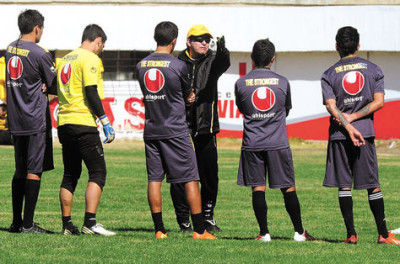 Eduardo Villegas en charla previa 