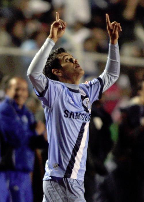Jhasmani Campos festejando un gol de Bolívar