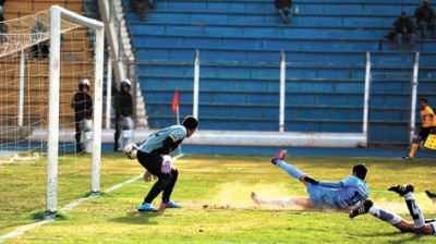 Jordan-Bolivar-Victor-Agustin-Ugarte_LRZIMA20130825_0032_3