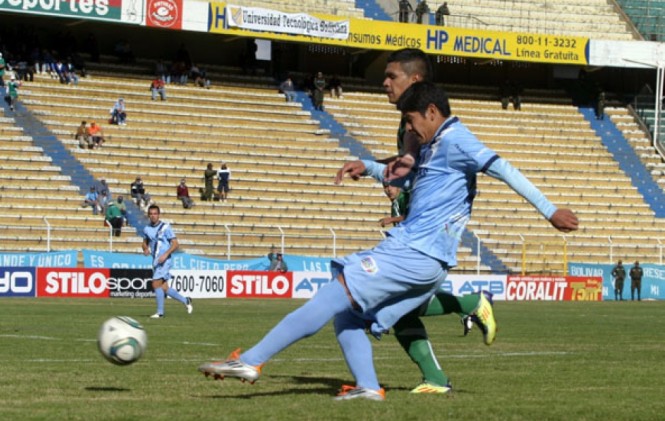 Con "Hat trick de Arce Bolivar gana a La Paz F.C."