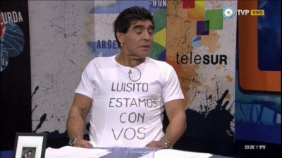 Maradona-apoya-a-Luis-Suárez-580x326