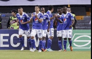 Millonarios festejando el tanto