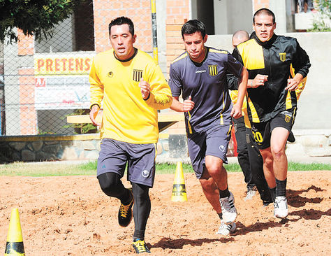 Practica-Jugadores-The-Strongest-Achumani_LRZIMA20130628_0151_11