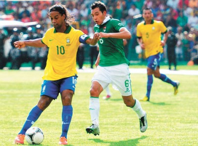 Ronaldinho-Brasil-Walter-Veizaga-quitarsela_LRZIMA20130406_0073_11