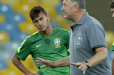 Scolari-junto-a-Neymar-en-Mara_54404802773_54115221152_960_640