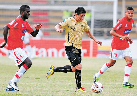 Talentoso-boliviano-Diego-Cabrera-adversarios_LRZIMA20130731_0016_11