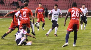 La pelota en disputa U-WilsterFoto los tiempos