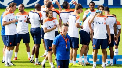 Van-Gaal-entrenamiento-Holanda-EFE_CLAIMA20140703_0281_27