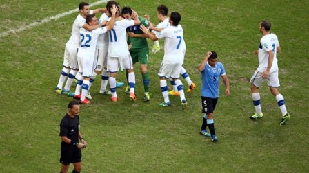 Italia festeja tras los tiros penales