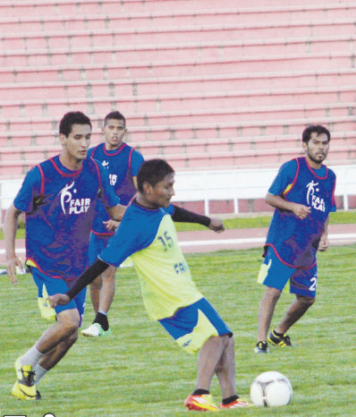 Vega va eligiendo a los reemplazantes de los suspendidos.