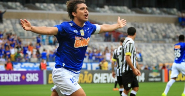 marcelo-moreno-comemora-gol-do-cruzeiro-contra-o-santos-1408307573028_956x500 (1)