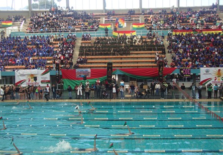 acto de reinauguración de la piscina