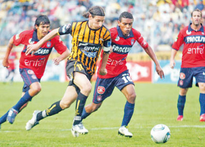 the_strongest_vs_universitario_