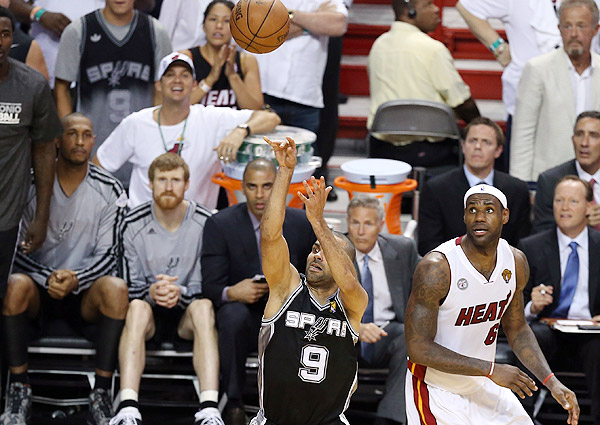 Tony Parker clavando la "daga".