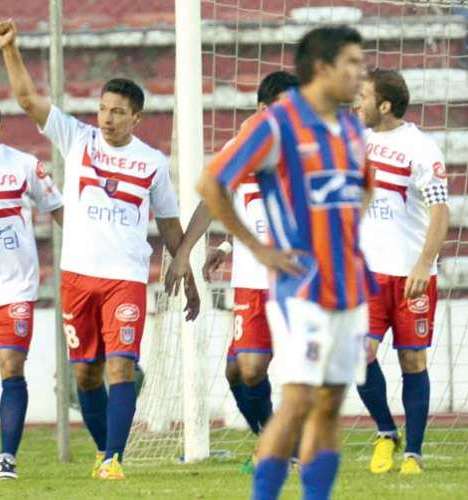La U no desaprovecha el mal momento de La Paz FC