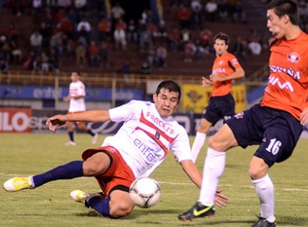 Partido parejo el jugado en Cochabamba.