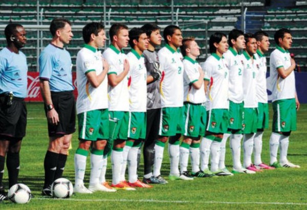 Despedida-seleccionado-boliviano-Himno-Nacional_LRZIMA20130911_0033_11