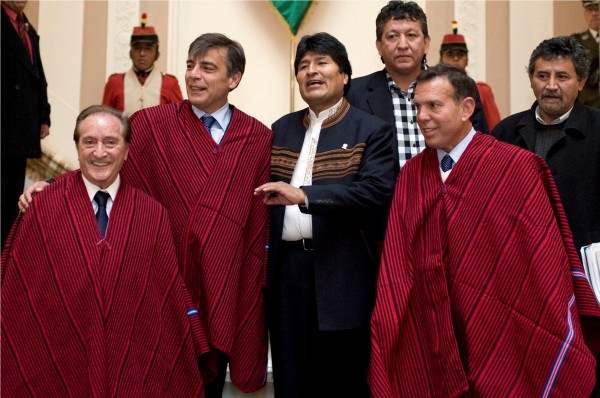 Evo-Morales-recibió-a-dirigentes-de-la-FIFA-y-Conmebol-1