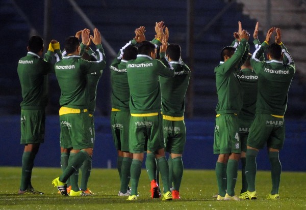 MONTEVIDEO - URUGUAY, 20 DE AGOSTO DEL 2015.Futbol-Copa Sudamericana 2015- Nacional vs Oriente Petrolero ,Detalles,fans de Nacional alienta a su equipo,encuentro jugado en el Gran Parque Central,20 de Agosto del 2015 . Foto/Dante Fernandez/Photosport